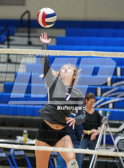 Thumbnail 3 in Notre Dame Prep vs. Perry photogallery.