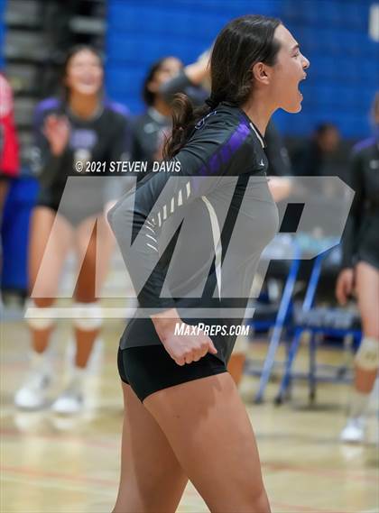 Thumbnail 2 in Notre Dame Prep vs. Perry photogallery.