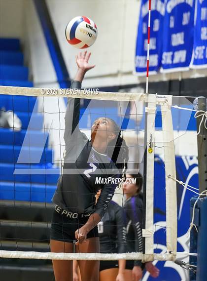 Thumbnail 1 in Notre Dame Prep vs. Perry photogallery.