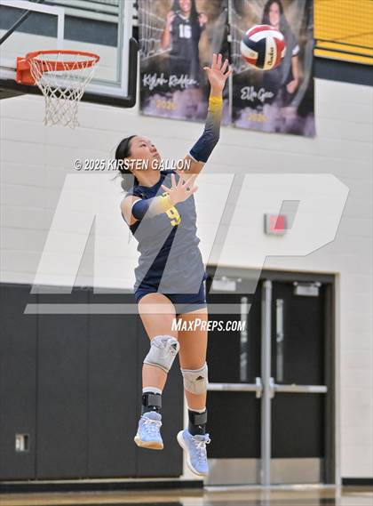 Thumbnail 2 in Lake Belton vs. Highland Park (UIL 5A Regional Semifinal) photogallery.