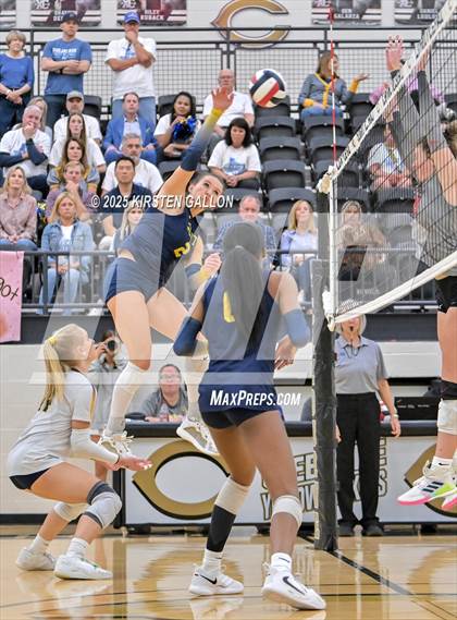 Thumbnail 2 in Lake Belton vs. Highland Park (UIL 5A Regional Semifinal) photogallery.