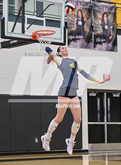 Thumbnail 2 in Lake Belton vs. Highland Park (UIL 5A Regional Semifinal) photogallery.