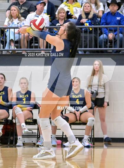 Thumbnail 3 in Lake Belton vs. Highland Park (UIL 5A Regional Semifinal) photogallery.