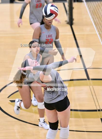 Thumbnail 2 in Lake Belton vs. Highland Park (UIL 5A Regional Semifinal) photogallery.