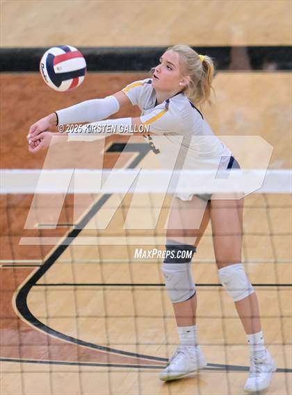 Thumbnail 1 in Lake Belton vs. Highland Park (UIL 5A Regional Semifinal) photogallery.