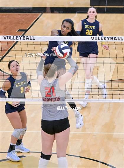 Thumbnail 3 in Lake Belton vs. Highland Park (UIL 5A Regional Semifinal) photogallery.