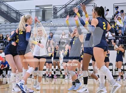 Thumbnail 3 in Lake Belton vs. Highland Park (UIL 5A Regional Semifinal) photogallery.