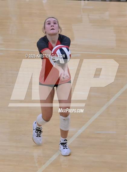 Thumbnail 3 in Lake Belton vs. Highland Park (UIL 5A Regional Semifinal) photogallery.