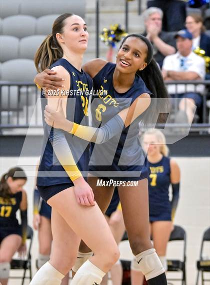 Thumbnail 1 in Lake Belton vs. Highland Park (UIL 5A Regional Semifinal) photogallery.