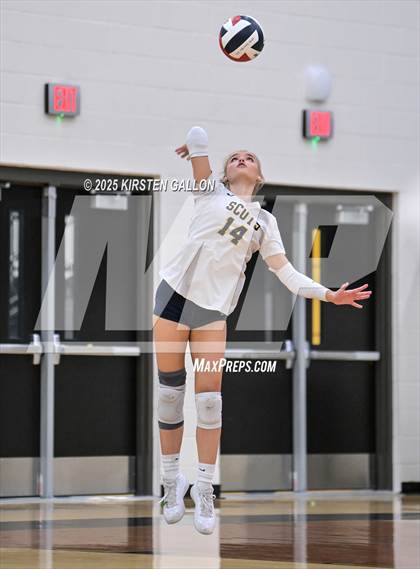 Thumbnail 1 in Lake Belton vs. Highland Park (UIL 5A Regional Semifinal) photogallery.