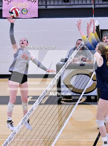 Thumbnail 1 in Lake Belton vs. Highland Park (UIL 5A Regional Semifinal) photogallery.