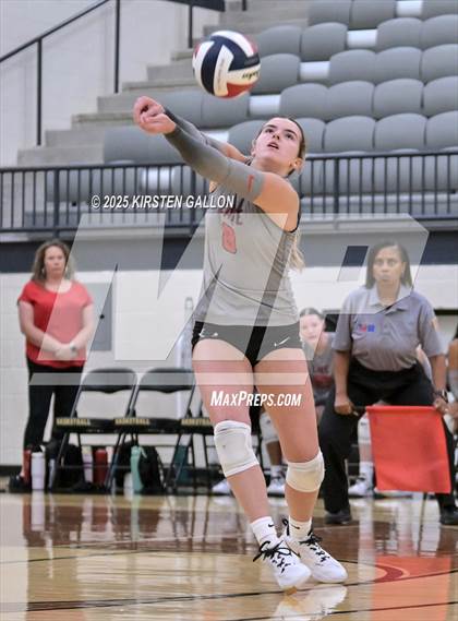 Thumbnail 2 in Lake Belton vs. Highland Park (UIL 5A Regional Semifinal) photogallery.