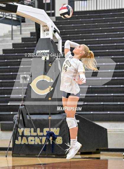 Thumbnail 1 in Lake Belton vs. Highland Park (UIL 5A Regional Semifinal) photogallery.