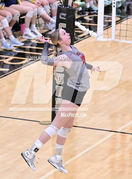 Thumbnail 3 in Lake Belton vs. Highland Park (UIL 5A Regional Semifinal) photogallery.