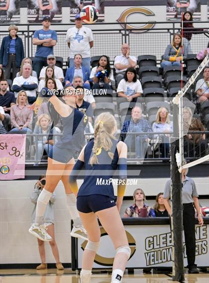 Thumbnail 3 in Lake Belton vs. Highland Park (UIL 5A Regional Semifinal) photogallery.