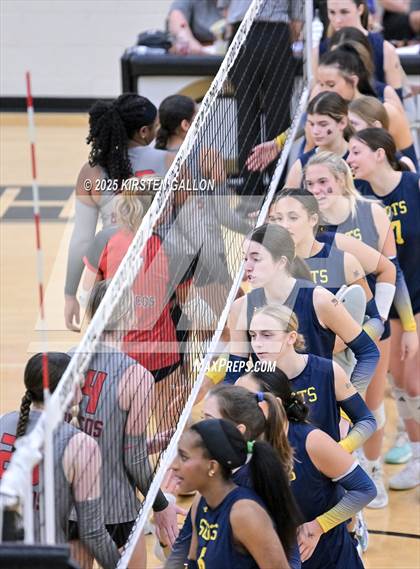 Thumbnail 1 in Lake Belton vs. Highland Park (UIL 5A Regional Semifinal) photogallery.