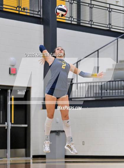 Thumbnail 2 in Lake Belton vs. Highland Park (UIL 5A Regional Semifinal) photogallery.