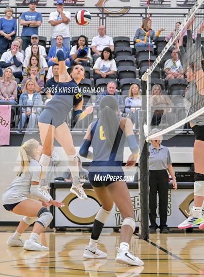 Thumbnail 1 in Lake Belton vs. Highland Park (UIL 5A Regional Semifinal) photogallery.