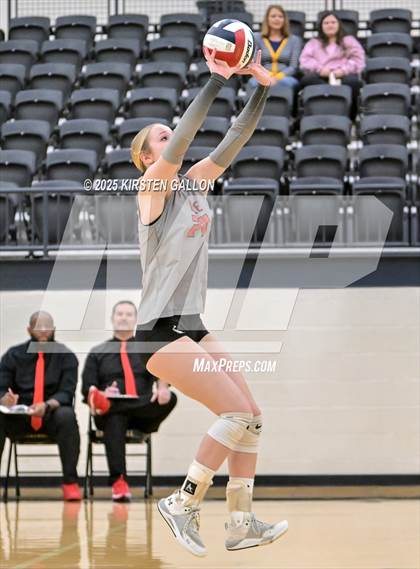 Thumbnail 2 in Lake Belton vs. Highland Park (UIL 5A Regional Semifinal) photogallery.