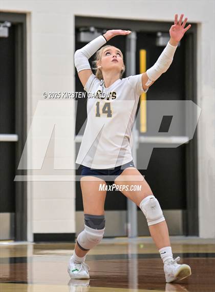 Thumbnail 2 in Lake Belton vs. Highland Park (UIL 5A Regional Semifinal) photogallery.