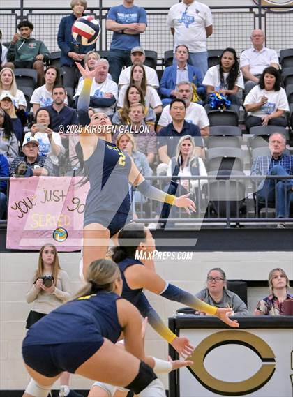 Thumbnail 2 in Lake Belton vs. Highland Park (UIL 5A Regional Semifinal) photogallery.