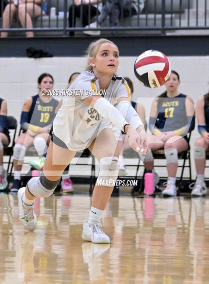 Thumbnail 3 in Lake Belton vs. Highland Park (UIL 5A Regional Semifinal) photogallery.