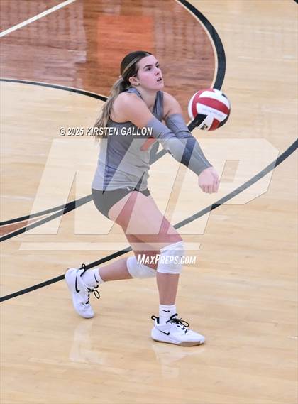 Thumbnail 3 in Lake Belton vs. Highland Park (UIL 5A Regional Semifinal) photogallery.