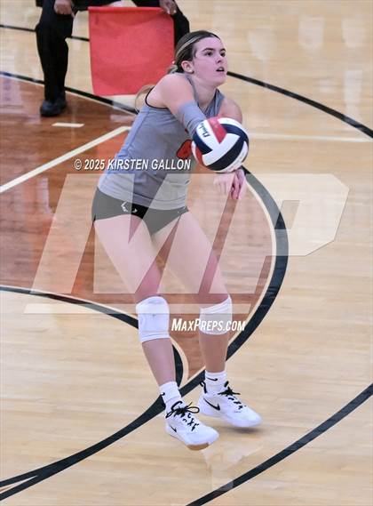 Thumbnail 3 in Lake Belton vs. Highland Park (UIL 5A Regional Semifinal) photogallery.