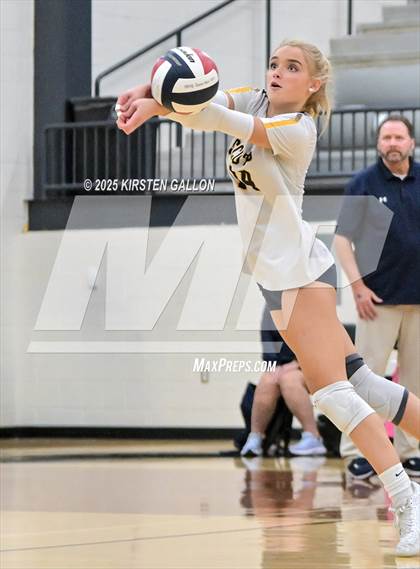 Thumbnail 1 in Lake Belton vs. Highland Park (UIL 5A Regional Semifinal) photogallery.