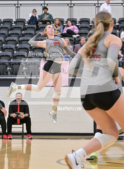 Thumbnail 2 in Lake Belton vs. Highland Park (UIL 5A Regional Semifinal) photogallery.