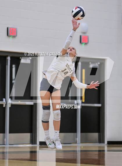 Thumbnail 2 in Lake Belton vs. Highland Park (UIL 5A Regional Semifinal) photogallery.