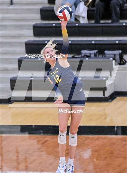 Thumbnail 2 in Lake Belton vs. Highland Park (UIL 5A Regional Semifinal) photogallery.