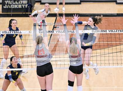 Thumbnail 3 in Lake Belton vs. Highland Park (UIL 5A Regional Semifinal) photogallery.