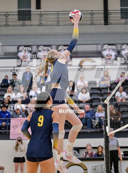 Thumbnail 3 in Lake Belton vs. Highland Park (UIL 5A Regional Semifinal) photogallery.