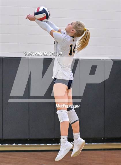 Thumbnail 1 in Lake Belton vs. Highland Park (UIL 5A Regional Semifinal) photogallery.