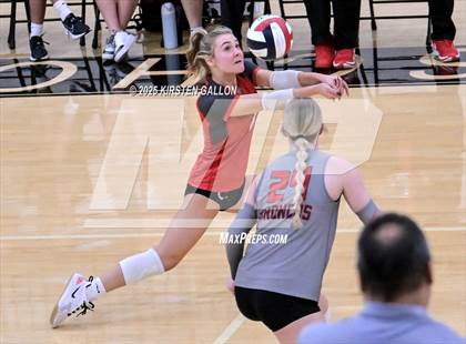 Thumbnail 3 in Lake Belton vs. Highland Park (UIL 5A Regional Semifinal) photogallery.