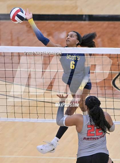 Thumbnail 2 in Lake Belton vs. Highland Park (UIL 5A Regional Semifinal) photogallery.