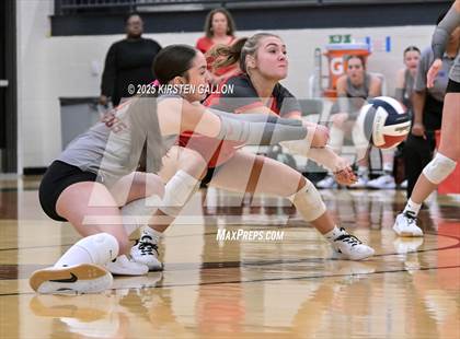 Thumbnail 1 in Lake Belton vs. Highland Park (UIL 5A Regional Semifinal) photogallery.