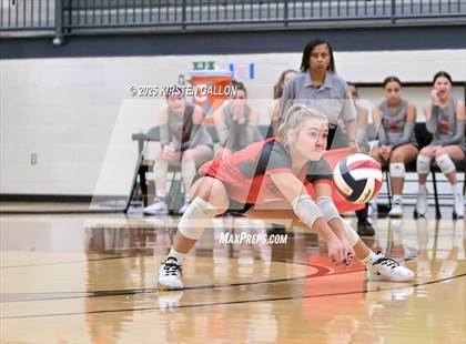 Thumbnail 3 in Lake Belton vs. Highland Park (UIL 5A Regional Semifinal) photogallery.