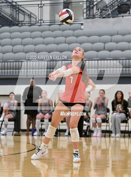 Thumbnail 3 in Lake Belton vs. Highland Park (UIL 5A Regional Semifinal) photogallery.