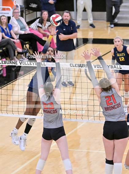 Thumbnail 3 in Lake Belton vs. Highland Park (UIL 5A Regional Semifinal) photogallery.