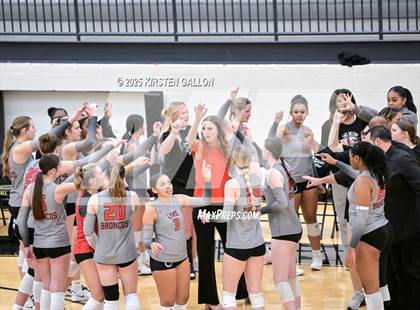 Thumbnail 1 in Lake Belton vs. Highland Park (UIL 5A Regional Semifinal) photogallery.