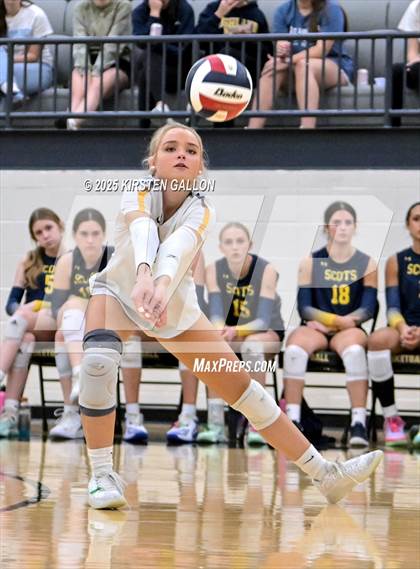 Thumbnail 1 in Lake Belton vs. Highland Park (UIL 5A Regional Semifinal) photogallery.