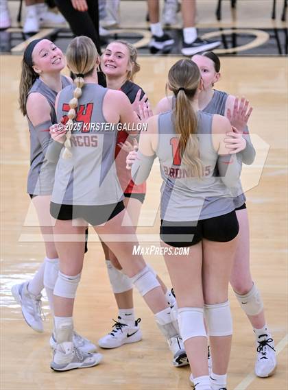 Thumbnail 2 in Lake Belton vs. Highland Park (UIL 5A Regional Semifinal) photogallery.