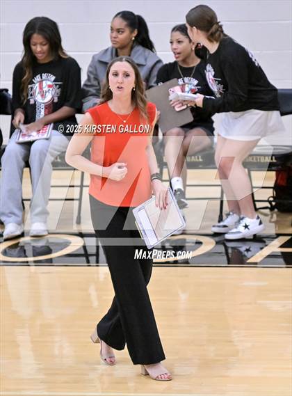 Thumbnail 1 in Lake Belton vs. Highland Park (UIL 5A Regional Semifinal) photogallery.