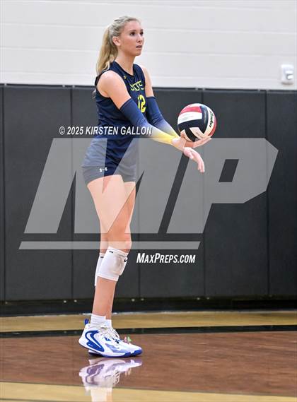 Thumbnail 2 in Lake Belton vs. Highland Park (UIL 5A Regional Semifinal) photogallery.