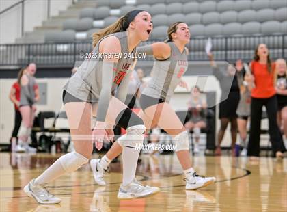 Thumbnail 3 in Lake Belton vs. Highland Park (UIL 5A Regional Semifinal) photogallery.