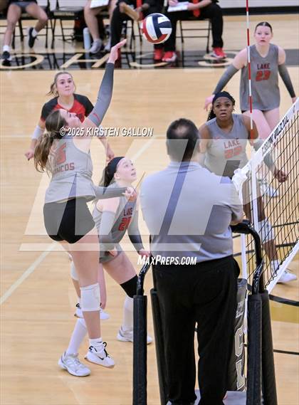 Thumbnail 1 in Lake Belton vs. Highland Park (UIL 5A Regional Semifinal) photogallery.