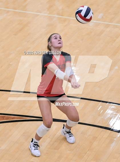 Thumbnail 3 in Lake Belton vs. Highland Park (UIL 5A Regional Semifinal) photogallery.