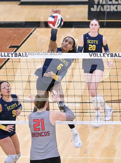 Thumbnail 2 in Lake Belton vs. Highland Park (UIL 5A Regional Semifinal) photogallery.